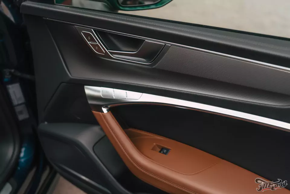 Оклеили Audi A7 изумрудным винилом и защитили полиуретаном, окрасили суппорта с логотипами, провели химчистку и обработали кожу керамикой